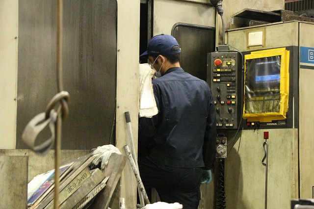 相澤鉄工所の設備・加工風景5